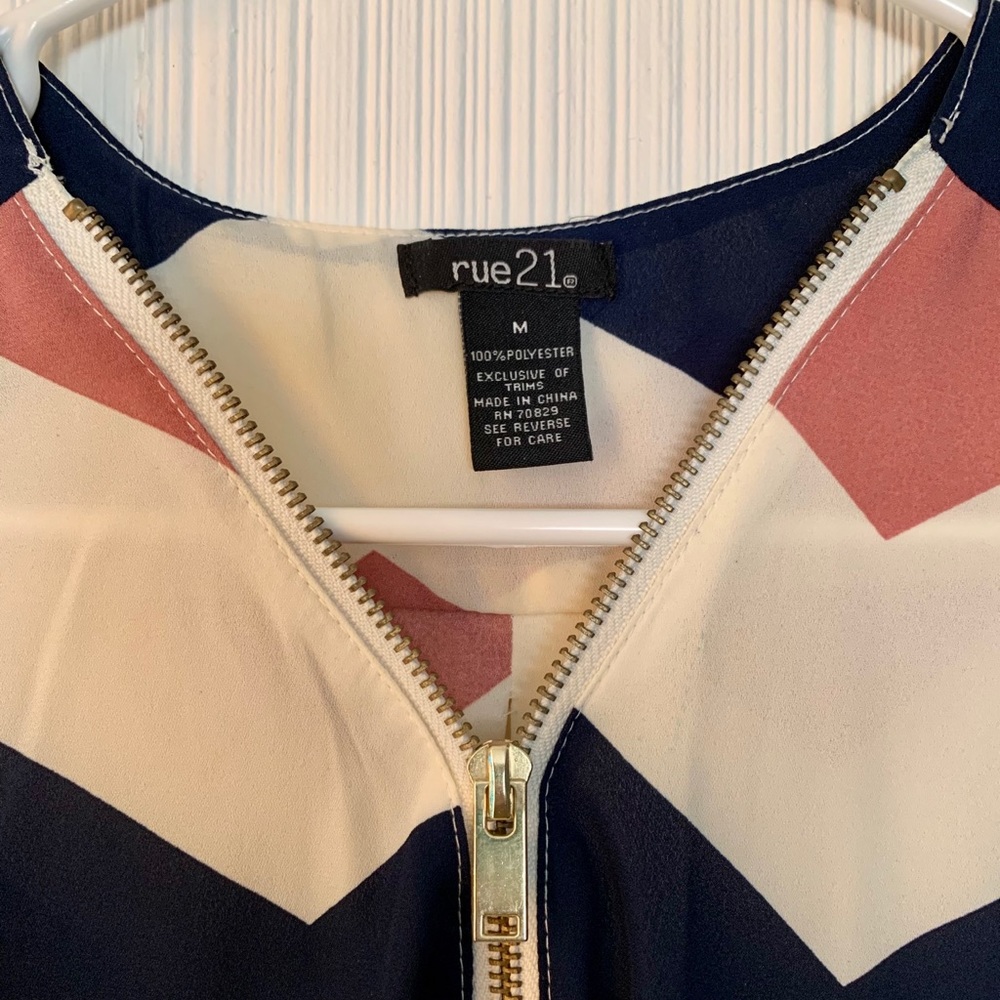 Chevron patterned, pullover blouse - Picture 2 of 4